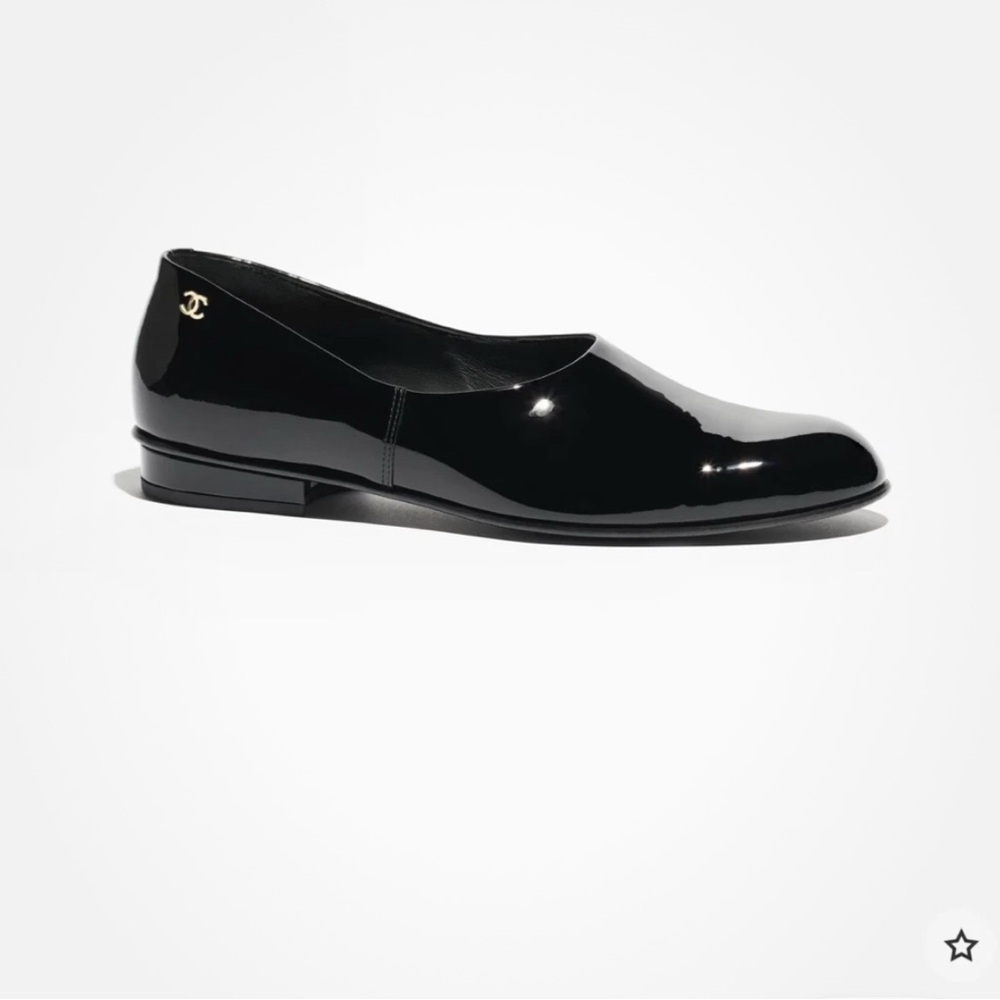 CHANEL Black Patent Leather Flats